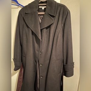 EUC: A gorgeous DKNY wool coat.
